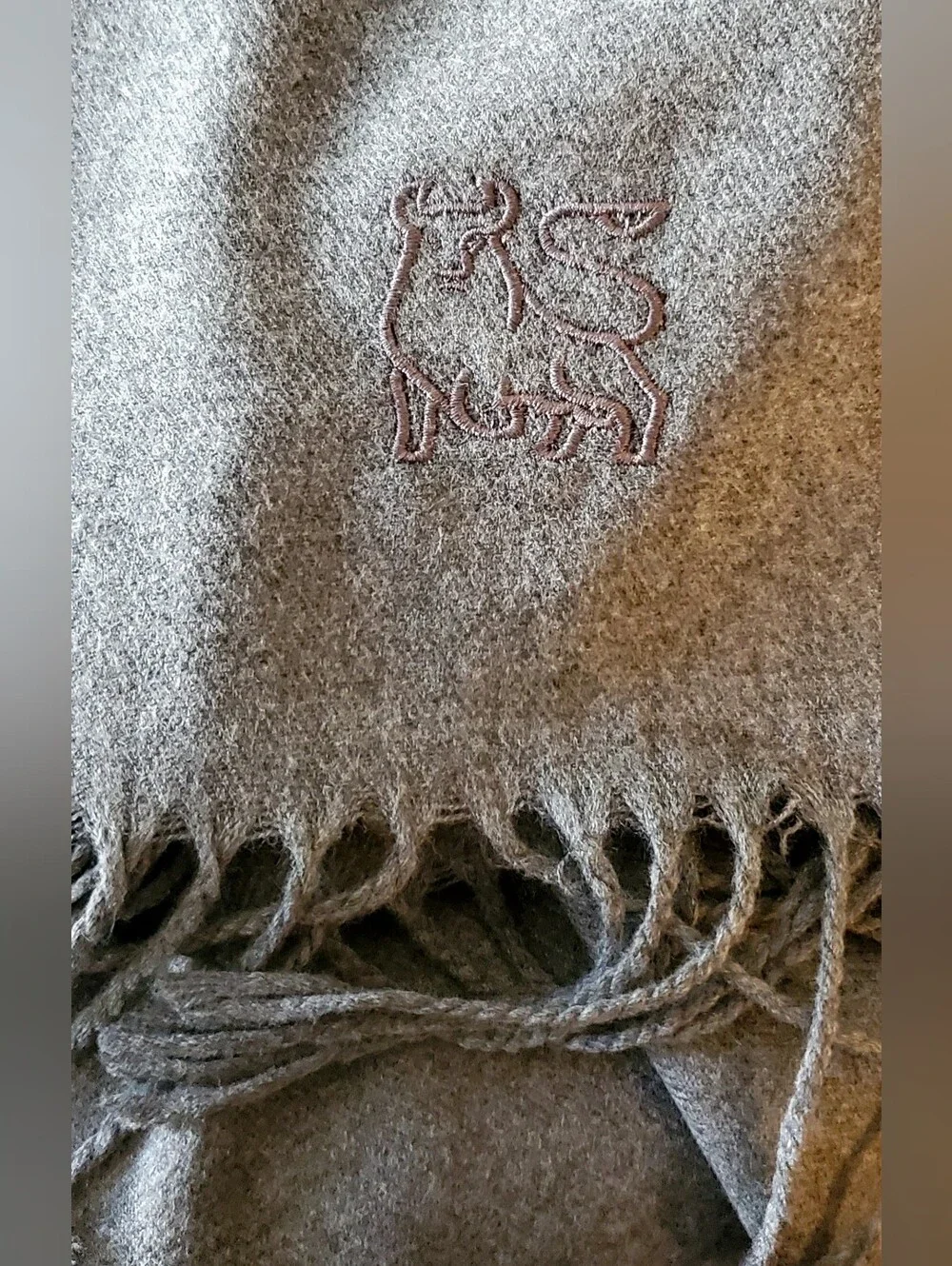 Wolfmark soft gray